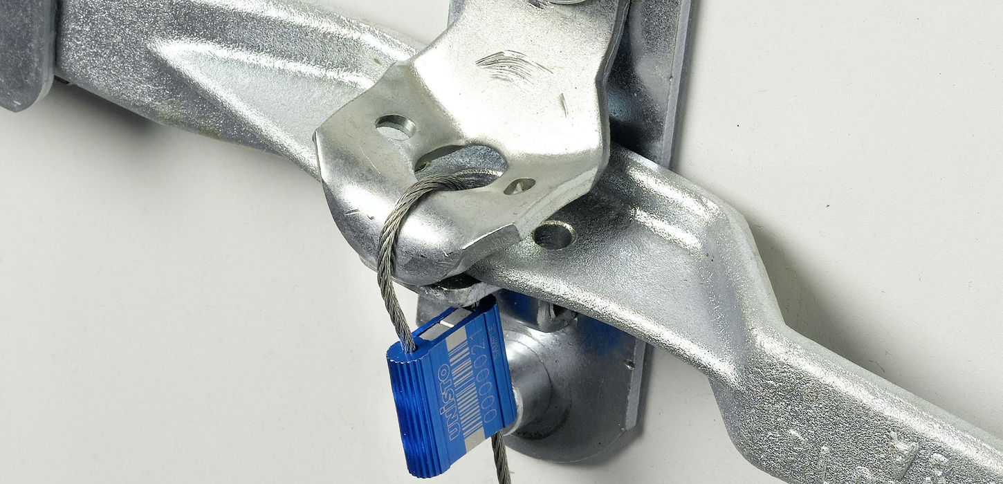 Unisto Metalo 25 metal cable security seal applied to a truck door