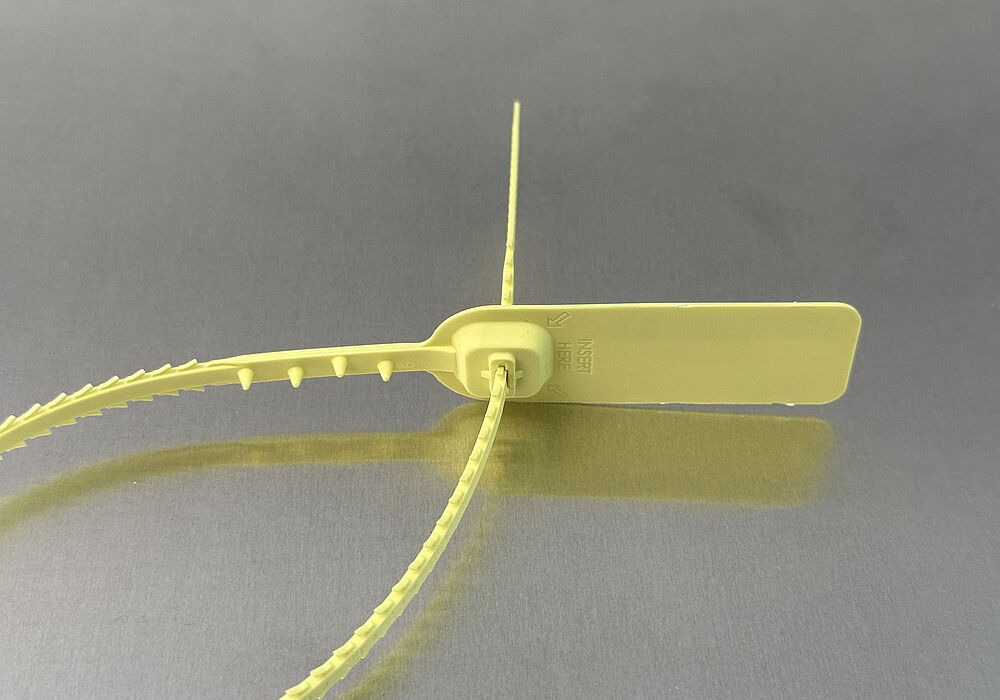 Unisto Espina high-security pull-tight seal closed
