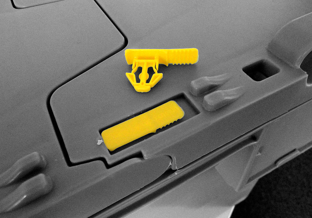 Unisto Easylock security plug seal applied to a box