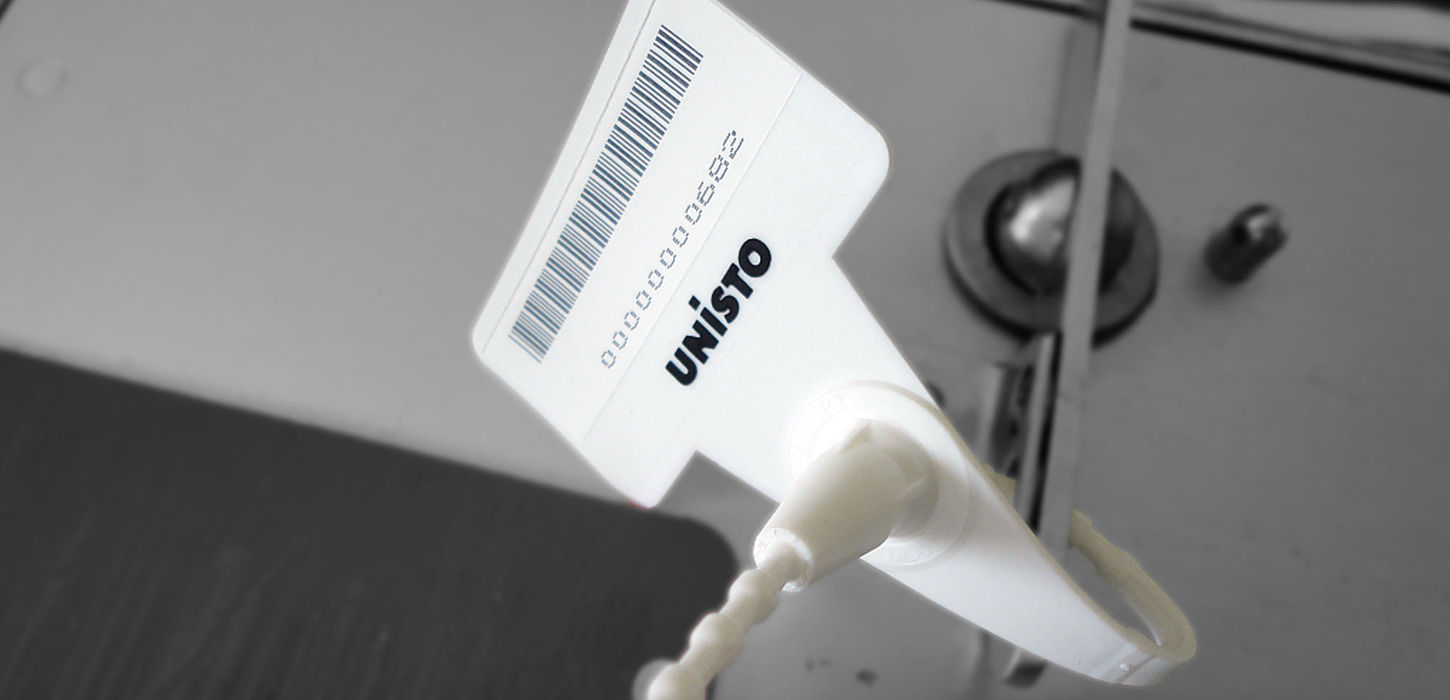 Unisto Modular pull-tight security seal applied to a trolley