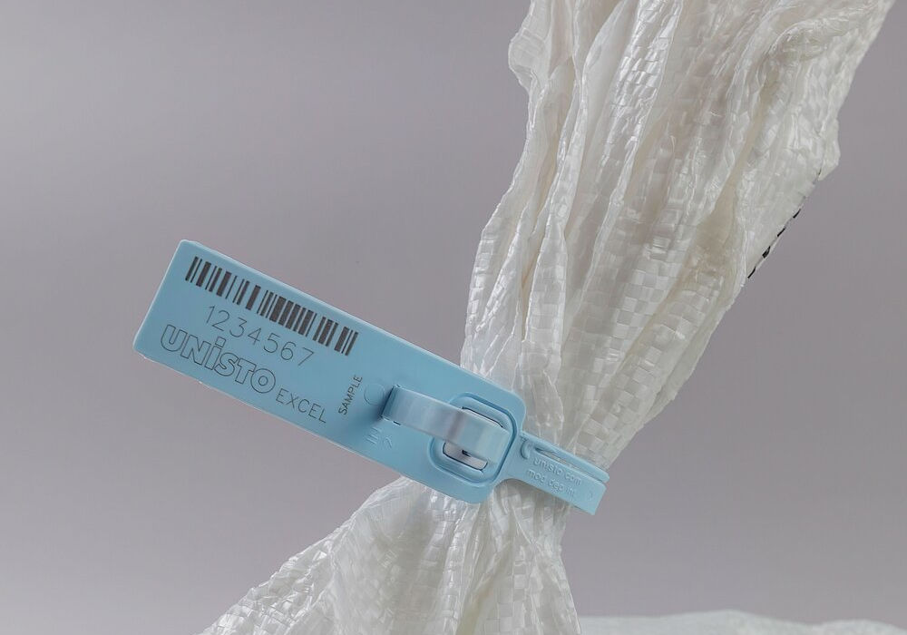 Unisto Excel pull-tight security seal applied to a bag