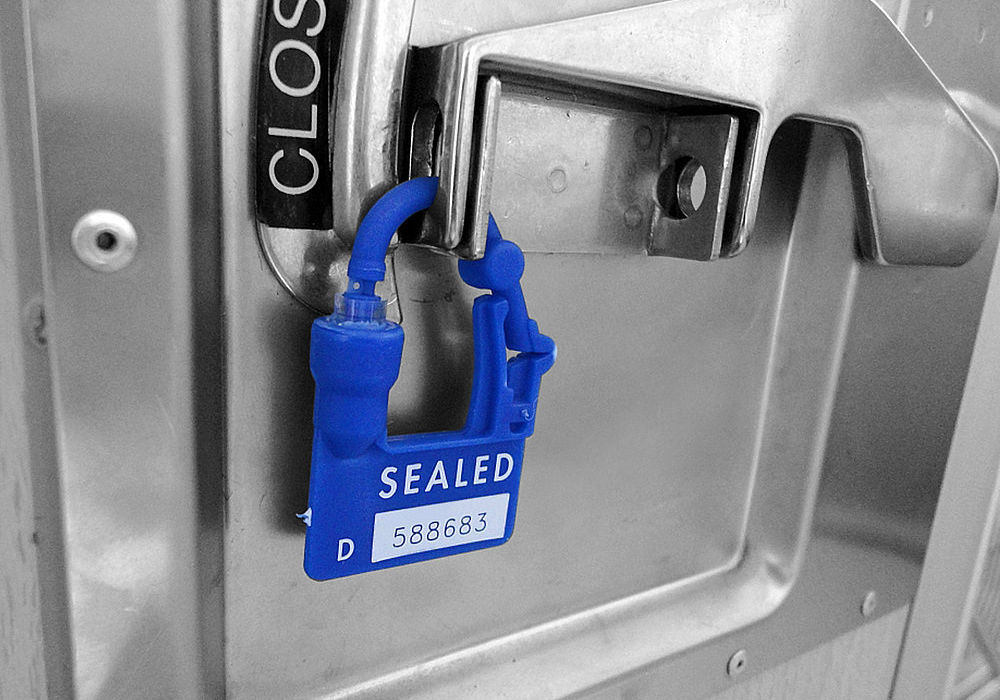 Unisto Padlock 4 high-security padlock seal applied to an airline trolley