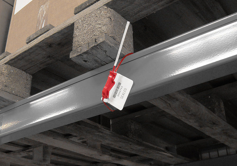 Unisto Modulo 1 adjustable security seal in a warehouse
