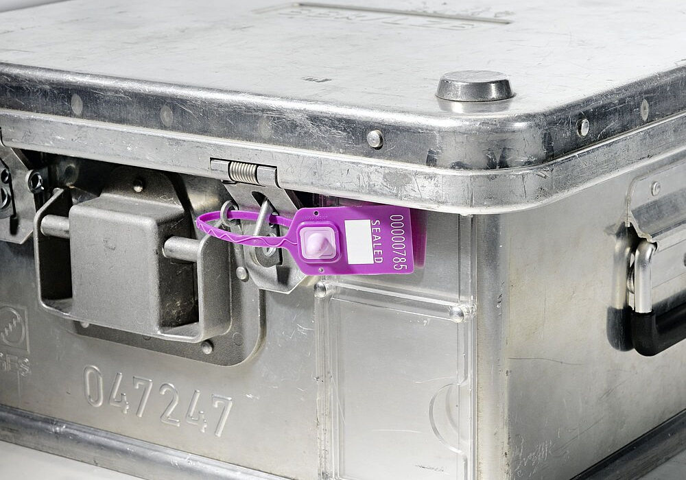 Unisto Fixlock security seal applied to a metal case